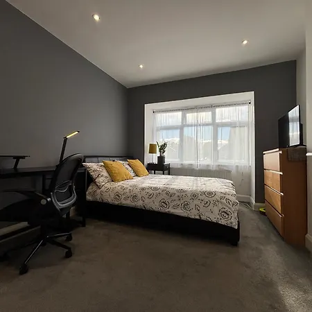Entire House Floor Perfect For Couples & Freelancers - Available For Single Too Hotel